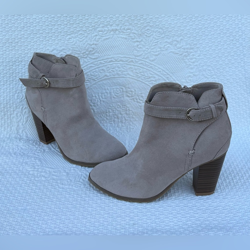 OLD NAVY DRESSY BLOCK HEEL ANKLE BOOTIES SIZE 6